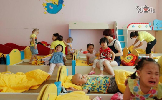 The first day for the most Chinese schools after the summer vacation. A group of photos shows the first day of children in a kindergarten in southwest China's Chongqing city. Both children and parents experienced the first hard separation in their life.(Photo/cqnews.net)