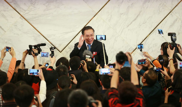 Wang Guoqing, spokesman for the annual session of the Chinese People's Political Consultative Conference National Committee, greets the media at a news briefing in Beijing on Wednesday. (Photo by Zou Hong/China Daily)