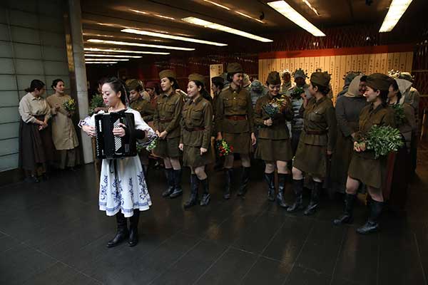 Performers from The Dawns Here Are Quiet, an opera production of the National Center for the Performing Arts, prepare to go onstage. NCPA holds such open-day activities annually.(Photo by Jiang Dong/China Daily)