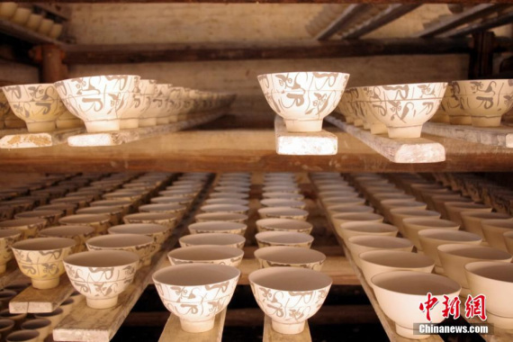 Often called the Porcelain Capital for its important role in the domestic and international ceramics industry, Jingdezhen is renowned for its ancient porcelain production that stretches back more than 1,700 years. (Photo/Chinanews.com)