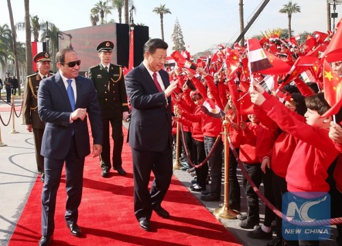 Chinese President Xi Jinping attends a grand welcome ceremony before talks with Egyptian President Abdel-Fattah al-Sisi outside the Quba Palace in Cairo, Egypt, Jan. 21, 2016. (Xinhua/Yao Dawei)
