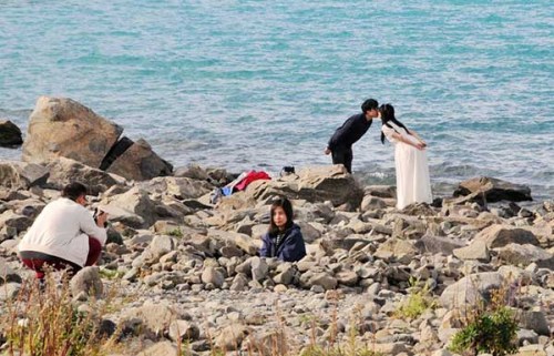 Over 300,000 Chinese tourists flew over ten thousand kilometers to New Zealand last year with increasing number of younger visitors, staying longer and spending more.(Photo/Xinhua)