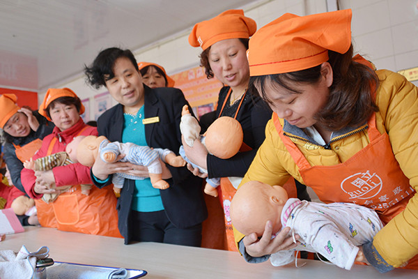 Nannies learn how to take care of babies at a training center in Jimo, Shandong province. (Photo/Xinhua)