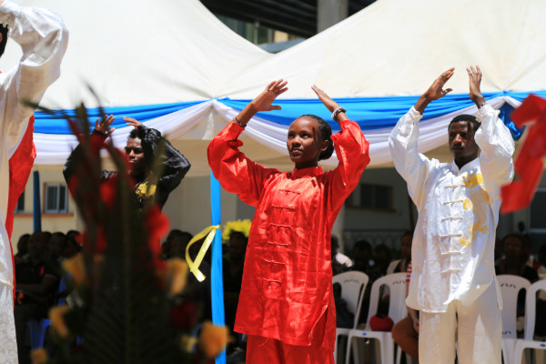 Students from Confucius Institute in Kenyatta University demonstrate Chinese traditional martial arts to celebrate the ceremony. (Photo by Hou Liqiang/chinadaily.com.cn)