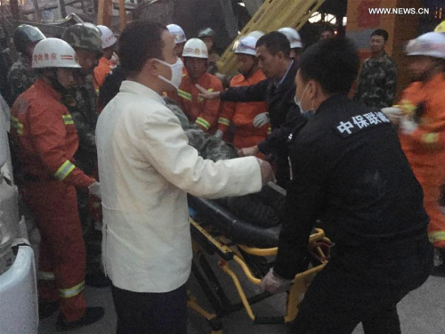 Rescuers transport an injured person at a construction site in Kunming, capital of southwest China's Yunnan Province, March 16, 2016. One person was killed and more than 20 others injured in a collapse accident at a construction site here on Wednesday. (Xinhua)