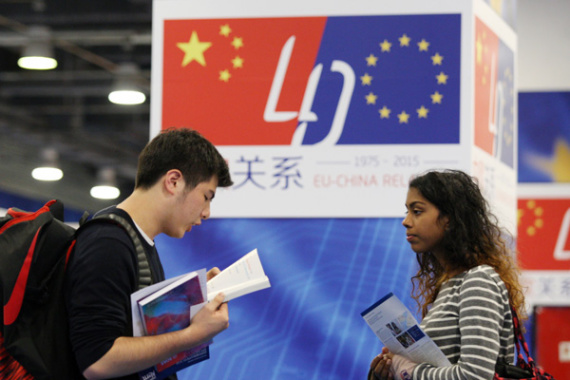 A student attends the 2015 China Education Expo in Beijing, Oct 25, 2015. (Photo: China Daily/Wang Zhuangfei)
