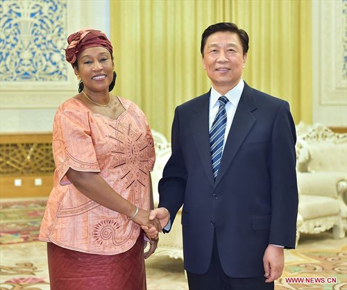 Chinese Vice President Li Yuanchao (R) meets with Gambian Foreign Minister Neneh MacDouall Gaye, in Beijing, capital of China, March 17, 2016. (Xinhua/Li Tao)