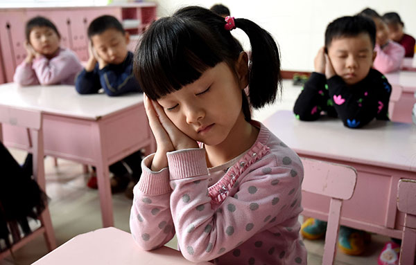 Children practice sleeping techniques at a kindergarten in Handan, Hebei province, on Monday, World Sleep Day. The day was launched by the International Foundation for Mental Health and Neuroscience in 2001. HAO QUNYING/CHINA DAILY