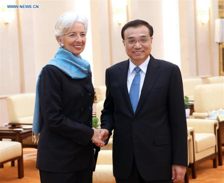 Chinese Premier Li Keqiang (R) meets with International Monetary Fund (IMF) Managing Director Christine Lagarde, who is here to attend the China Development Forum, in Beijing, capital of China, March 21, 2016. (Xinhua/Pang Xinglei)
