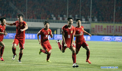 China's Huang Bowen (2nd R) celebrates with teammates after scoring against Qatar during the Group C Round 2 match of 2018 FIFA World Cup Russia and AFC Asian Cup UAE 2019 Preliminary Joint Qualification in Xi'an, capital of northwest China's Shaanxi province, March 29, 2016. China won the match 2-0. (Photo: Xinhua/Cao Can)