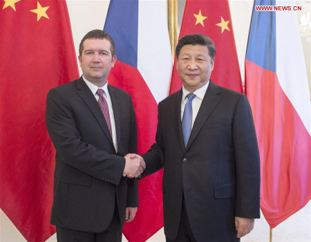 Chinese President Xi Jinping (R) meets with Jan Hamacek, chairman of the Chamber of Deputies of the Czech Parliament, in Prague, the Czech Republic, March 29, 2016. (Xinhua/Wang Ye)