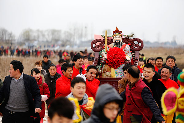 Members of the Hou family at Yanhe village in Anhui province take part in a recent ancestor worship ritual. Provided to China Daily 