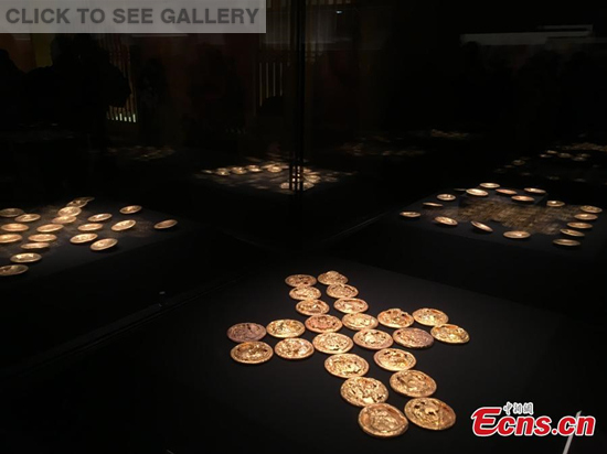 Artifacts unearthed from the Haihunhou tomb are on shown at the Capital Museum in Beijing on March 2, 2016. (Photo: China News Service/ Zhai Lu)