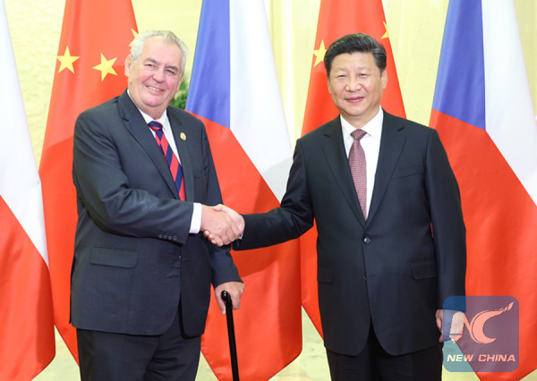 Chinese President Xi Jinping (R) meets with Czech President Milos Zeman in Beijing, capital of China, Sept. 4, 2015. (Xinhua/Yao Dawei)