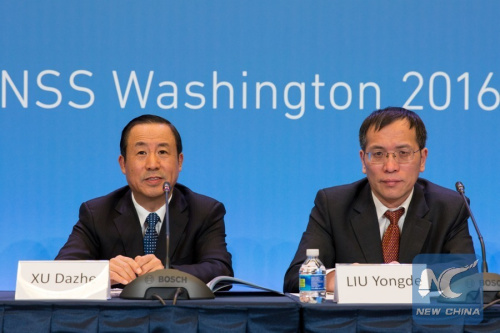 Xu Dazhe(L), head of China Atomic Energy Authority (CAEA), and Liu Yongde, Secretary General of CAEA, brief the journalists on the first day of the Nuclear Security Summit(NSS) in Washington DC, the United States, March 31, 2016. (Xinhua/Li Muzi)