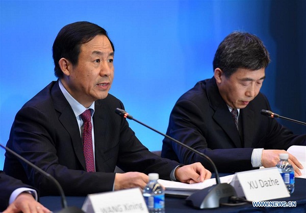 Xu Dazhe(L), head of China Atomic Energy Authority (CAEA) attends a press briefing at the fourth Nuclear Security Summit at the Walter E. Washington Convention Center in Washington, D.C., the United States on April 1, 2016. China stands ready to make good use of a new nuclear security center to enhance bilateral and multilateral cooperation in the field of nuclear security, Xu Dazhe said here Friday. (Xinhua/Yin Bogu)