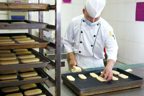 The dough mixed with butter is kneaded to form multiple layers; a bag of five pieces costs 20 yuan at Deda Restaurant.(Photo provided to China Daily)