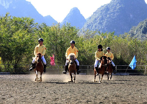 Teenagers learn horsemanship in Debao county, Guangxi Zhuang autonomous region. HUO YAN/CHINA DAILY