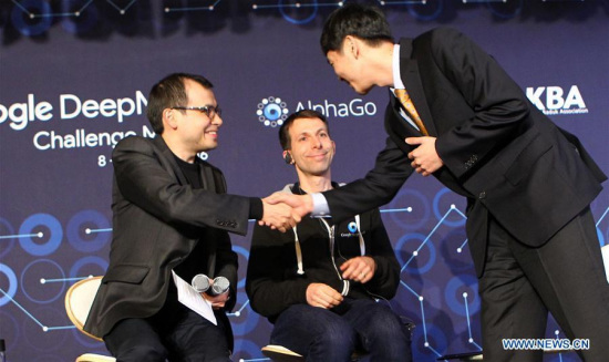South Korean professional Go player Lee Sedol (R) shakes hands with Demis Hassabis(L), the CEO of Google's London-based AI company DeepMind during a press conference after finishing the final match of the Google DeepMind Challenge Match against Google's artificial intelligence program, AlphaGo.(Photo/Xinhua)