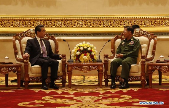  Chinese Foreign Minister Wang Yi (L) meets with Commander-in-Chief of Myanmar's armed forces Senior-General Min Aung Hlaing in Nay Pyi Taw, Myanmar, on April 6, 2016. Chinese Foreign Minister Wang Yi said here on Wednesday that China is ready to jointly safeguard the peace and stability with Myanmar along their borders. (Photo: Xinhua/U Aung)