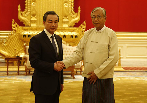 Foreign Minister Wang Yi (L) shakes hands with Myanmar President U Htin Kyaw during their meeting in Nay Pyi Taw, Myanmar, on April 6, 2016. (Photo/Xinhua)