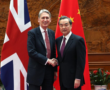 Chinese Foreign Minister Wang Yi (R) meets with visiting British Foreign Secretary Philip Hammond in Beijing, capital of China, April 9, 2016. (Xinhua/Pang Xinglei)