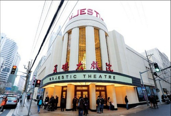 The Majestic Theatre, one of the oldest in Shanghai, reopens to the public yesterday after a five-year renovation that restored its original looks from the 1940s.(Photo: Shanghai Daily/Wang Rongjiang)