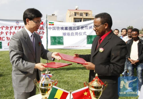La Yifan, China's Ambassador to Ethiopia, and Dilamo Otore, Vice mayor of Addis Ababa City, exchange documents for handover of a Chinese financed sports field on April 8, 2016 in Ethiopia's Capital Addis Ababa. (Photo: Xinhua/Michael Tewelde)