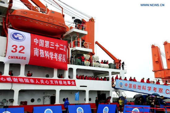 Members of the Chinese scientific expedition team get off the icebreaker Xuelong, meaning Snow Dragon in English, in Shanghai, east China, April 12, 2016. The team returned to Shanghai on Tuesday, concluding the country's 32nd scientific expedition to Antarctica. The icebreaker, carrying a 277-member expedition team, covered about 30,000 nautical miles in the 158-day expedition. (Xinhua/Zhang Jiansong)