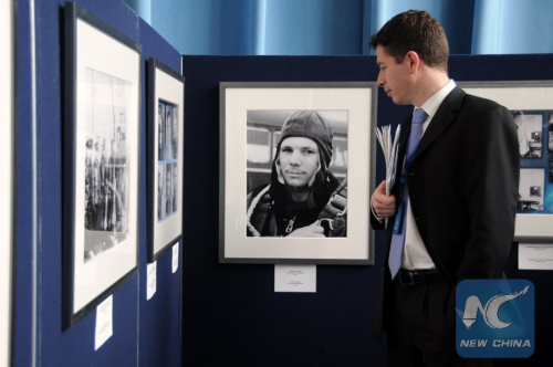 A visitor views pictures during an exhibition to celebrate the 50th anniversary of the first human space flight in New York, the United States, April 7, 2011. (Xinhua/Bai Jie)
