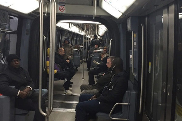 Passengers on the metro where Fangfang was attacked. (Photo/weibo)