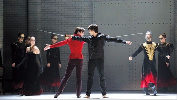 A scene from Hamlet Shanghai Ballet will bring tomorrow to Shanghai Grand Theater.(Photo/Shanghai Daily)
