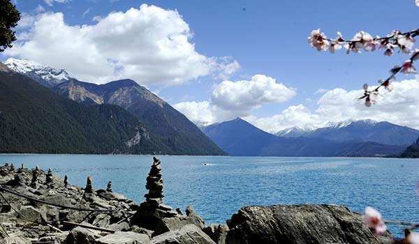Basum Lake was listed by the World Tourist Organization as a world tourist spot in the 1990s.(Photo/Xinhua)