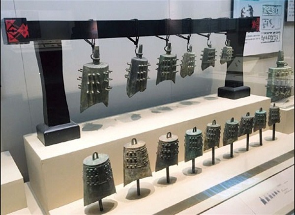 A bronze bianzhong, an ancient musical instrument that consists of a set of bronze bells, which was played for ritual music at the imperial court.(Photo/Shanghai Daily)