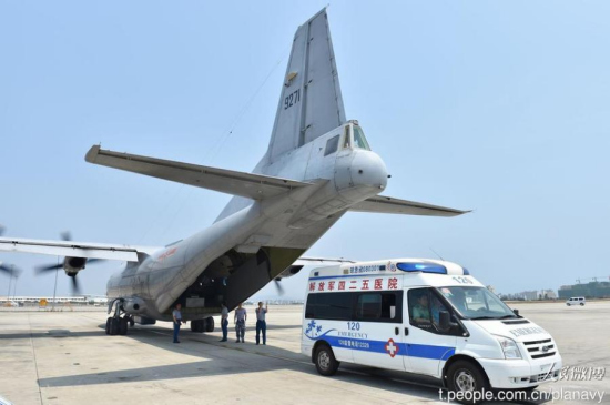 A PLA Navy flight that was patrolling the South China Sea suspended its task to help transport three severely ill patients from Yongshu Jiao reef in the Nansha Islands to Sanya city in Hainan province on Sunday. (Photo/t.people.com.cn/planavy)
