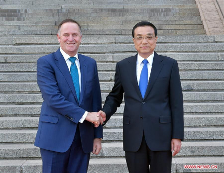 Chinese Premier Li Keqiang (R) holds talks with New Zealand Prime Minister John Key in Beijing, capital of China, April 18, 2016. (Photo: Xinhua/Li Tao)