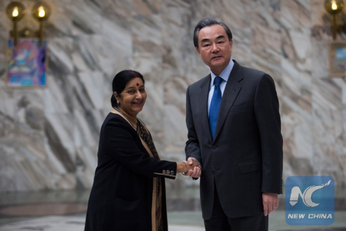 Chinese Foreign Minister Wang Yi (R) meets with Indian External Affairs Minister Sushma Swaraj in Moscow, capital of Russia, on April 18, 2016. (Photo: Xinhua/Evgeny Sinitsyn)