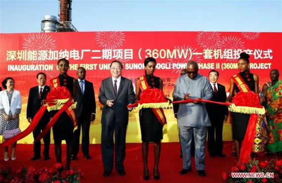 Yu Zhengsheng (2nd L F), chairman of the National Committee of the Chinese People's Political Consultative Conference, and Ghanaian President John Dramani Mahama (2nd R F) attend the inauguration ceremony of a gas power station project of Sunon Asogli, local subsidiary of Shenzhen Energy of China, in Accra, Ghana, April 18, 2016. (Photo: Xinhua/Ju Peng)