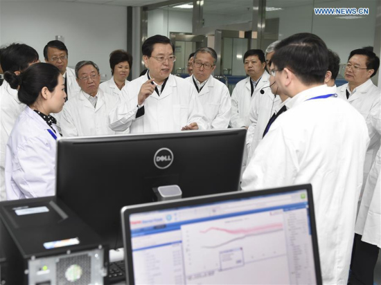 Zhang Dejiang (C), chairman of the Standing Committee of China's National People's Congress, visits Hubei Institute for Food and Drug Control to learn about food inspection issues related with food additives, pesticide residue and microorganism in central China's Hubei Province, April 19, 2016. Zhang had an inspection tour to check on the implementation of food safety law in Hubei from April 17 to April 20. (Photo: Xinhua/Xie Huanchi)