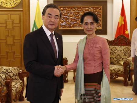 Myanmar's Foreign Minister Aung San Suu Kyi (R) shakes hands with her Chinese counterpart Wang Yi in Nay Pyi Taw, Myanmar, April 5, 2016. Chinese Foreign Minister Wang Yi arrived here Tuesday on his first visit to Myanmar days after Myanmar's new government took office on March 30. (Photo: Xinhua/U Aung)