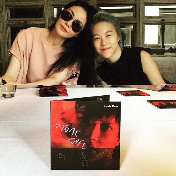 Leah Dou (right) and Faye Wong pose during a fan meeting event to honor the release of Dou's debut album Stone Cafe. (Photo/Facebook of Leah Dou)