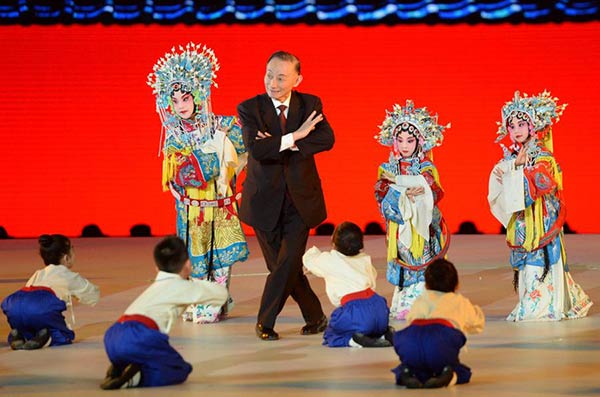 Mei Baojiu performs at the opening ceremony of the 5th Beijing International Film Festival, April 16, 2015. (Photo/Xinhua)