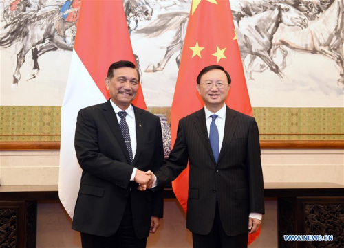 Chinese State Councilor Yang Jiechi (R) shakes hands with Luhut Panjaitan, Indonesian Coordinating Minister for Political, Law and Security Affairs, before the fifth China-Indonesia deputy prime ministerial bilateral dialogue mechanism meeting in Beijing, capital of China, April 26, 2016.(Photo: Xinhua/Zhang Ling) 