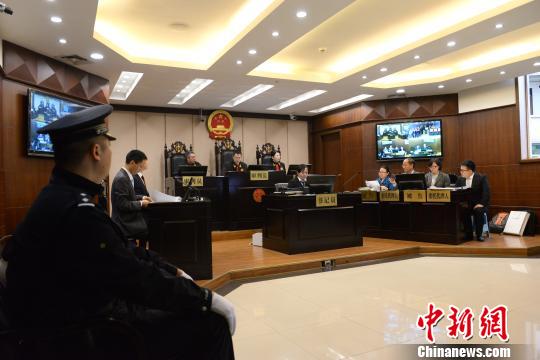 A Chongqing local court is hearing arguments from the management of the Wulong Scenic Area suing the Transformers: Age of Extinction production companies for not giving credit to the scenic area in the film on April 26, 2016. (Photo: China News Service/Zhong Xin)
