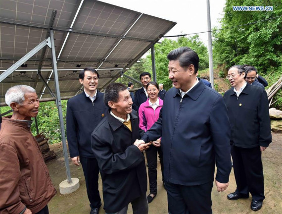 Chinese PresidentXi Jinping(R front) inspects the solar power station installed under a poverty alleviation project in Dawan Village of Huashi Township in Jinzhai County, Liuan City, east China's Anhui Province, April 24, 2016. Xi made an inspection tour in Anhui from April 24 to 27. (Photo: Xinhua/Li Tao) 