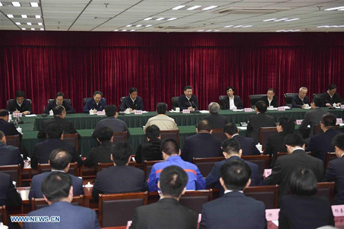 Chinese PresidentXi Jinping(C, rear) speaks at a meeting with a group of scientists and researchers, model workers and young representatives in Hefei, capital city of east China's Anhui Province, April 26, 2016. (Photo: Xinhua/Li Xueren)