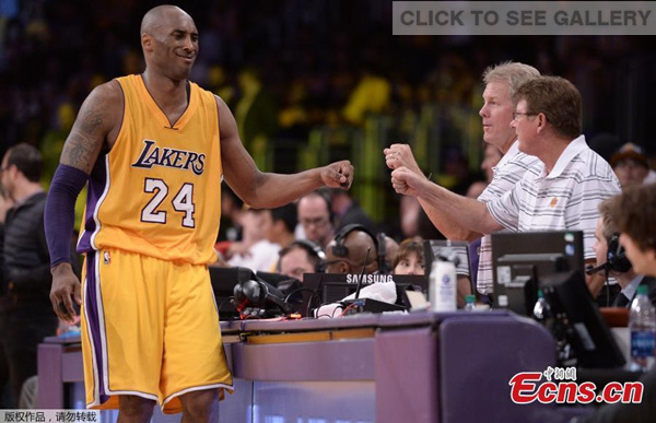 Apr 13, 2016; Los Angeles, CA, USA; Los Angeles Lakers forward Kobe Bryant (24) bumps fists with people at the scorers table before the start of the second half against the Utah Jazz at Staples Center. (Photo/Agencies)