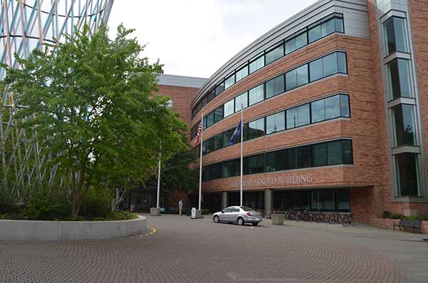 The Public Health Sciences Division Building named Arnold of the Fred Hutchinson Cancer Research Center, a cancer research institute established in 1972 in Seattle, Washington. (Linda Deng/China Daily)