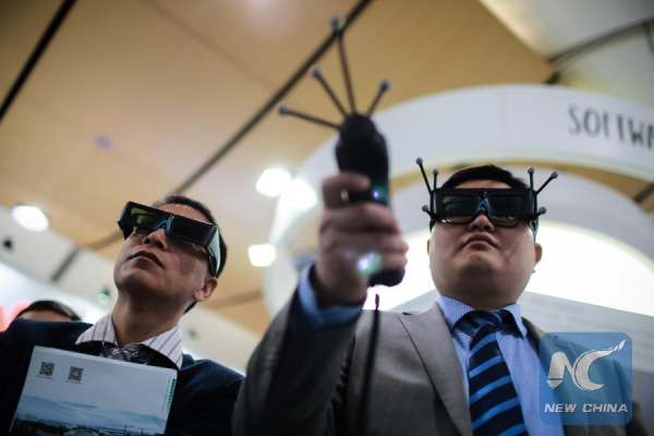 Fair-goers try virtual reality glasses at Huawei's stand of the Hanover Fair in 2016 in Hanover, Germany, on April 26, 2016. Some 700 exhibitors from China, the second only to the host country in terms of the number of exhibitors, attended the fair. (Xinhua/Zhang Fan)
