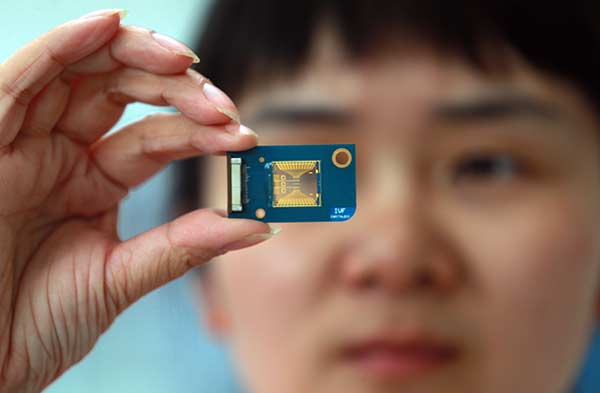A biochip developed by the National Engineering Research Center for Beijing Biochip Technology can evaluate the quality of sperms and eggs. Zou Hong / China Daily